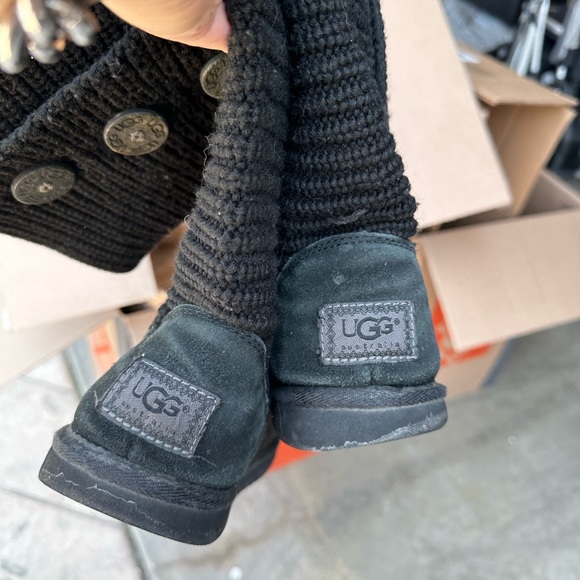 UGG uggs black knit booties in very used and worn condition - size 9 - Picture 1 of 4